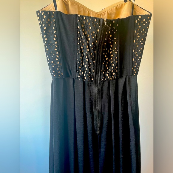 High-low, corset, lace dress. - Picture 3 of 3